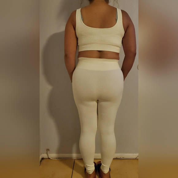 Active wear - Picture 2 of 2